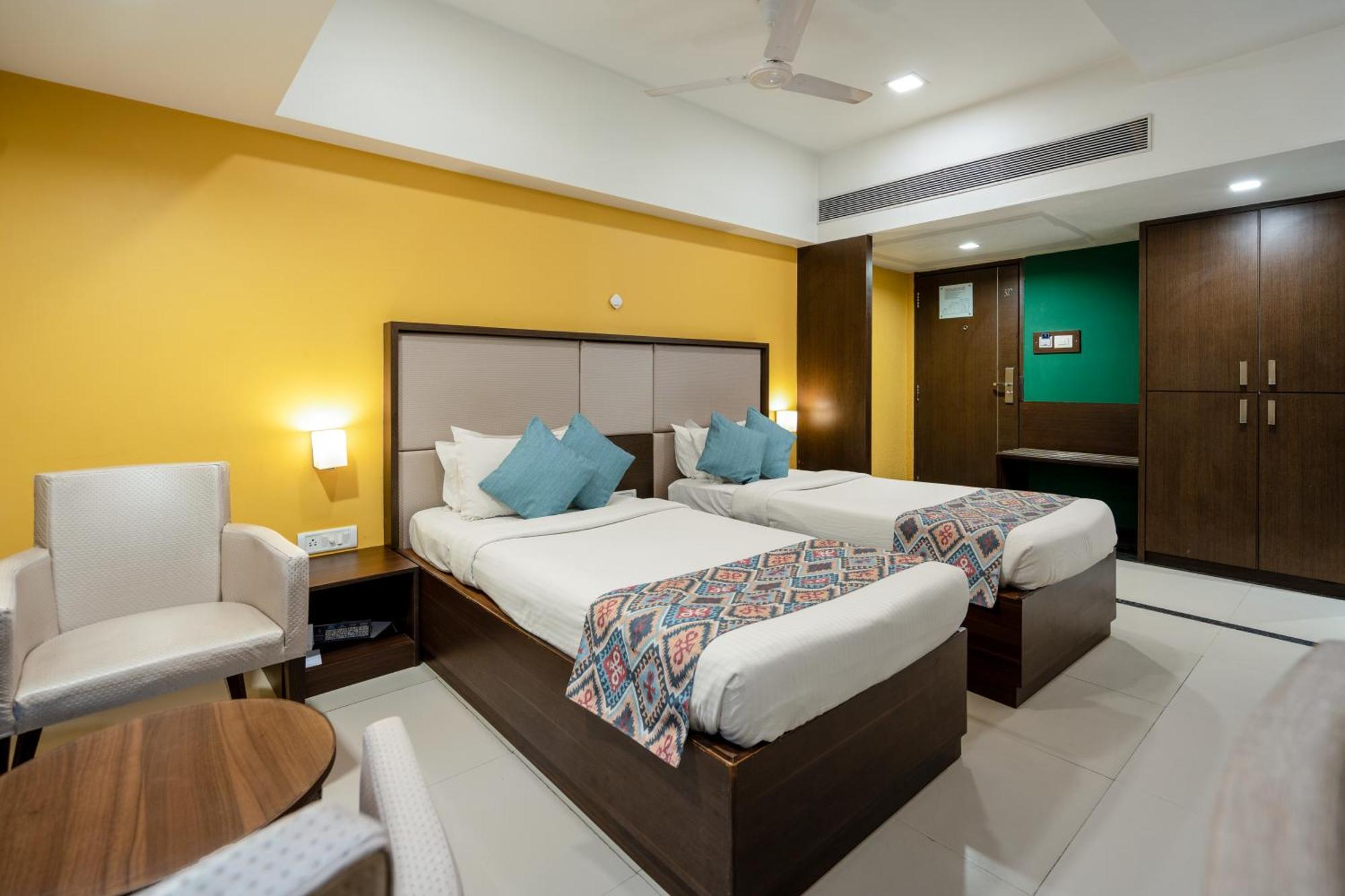 Gcc Hotel And Club Mira-Bhayandar Extérieur photo