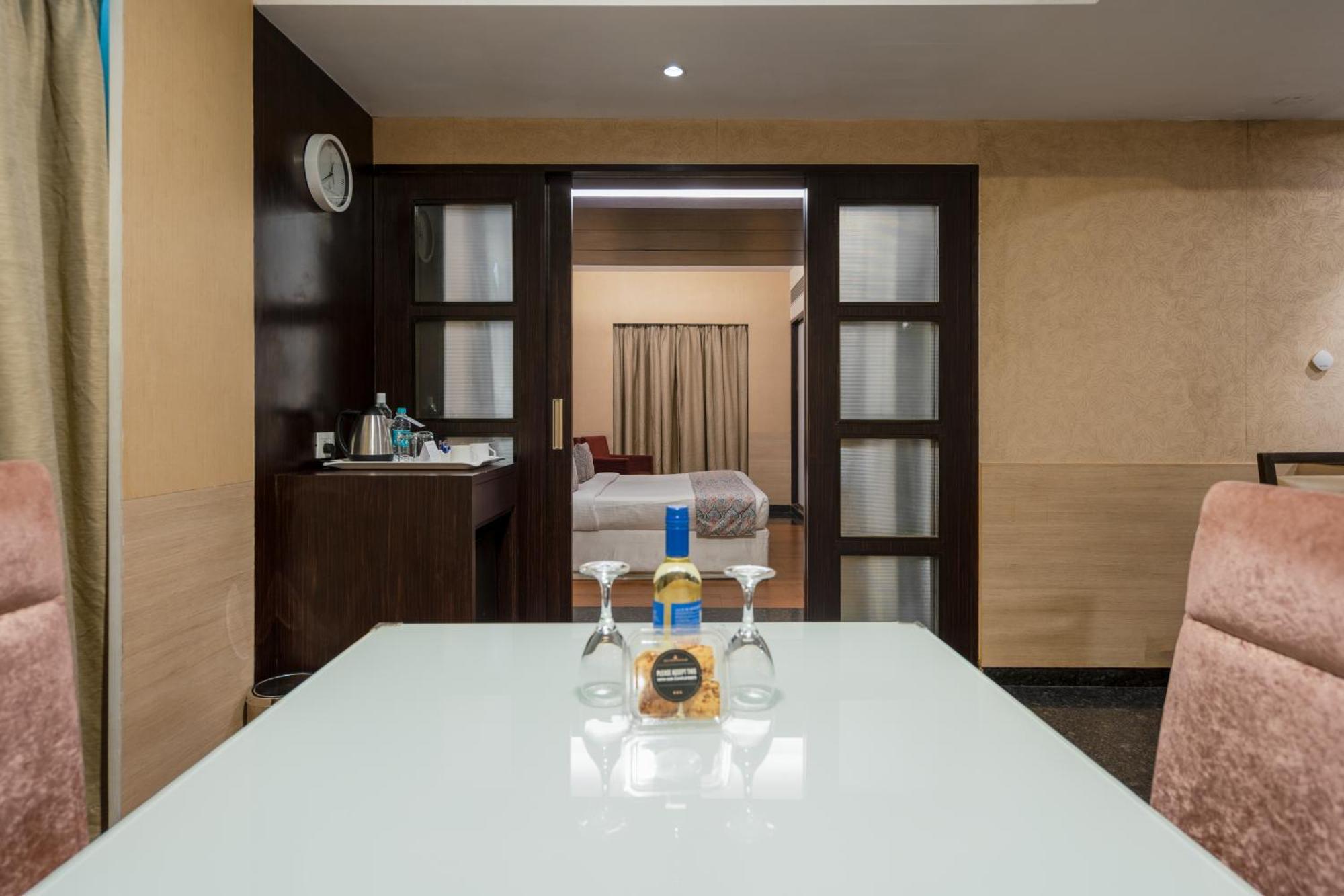 Gcc Hotel And Club Mira-Bhayandar Extérieur photo