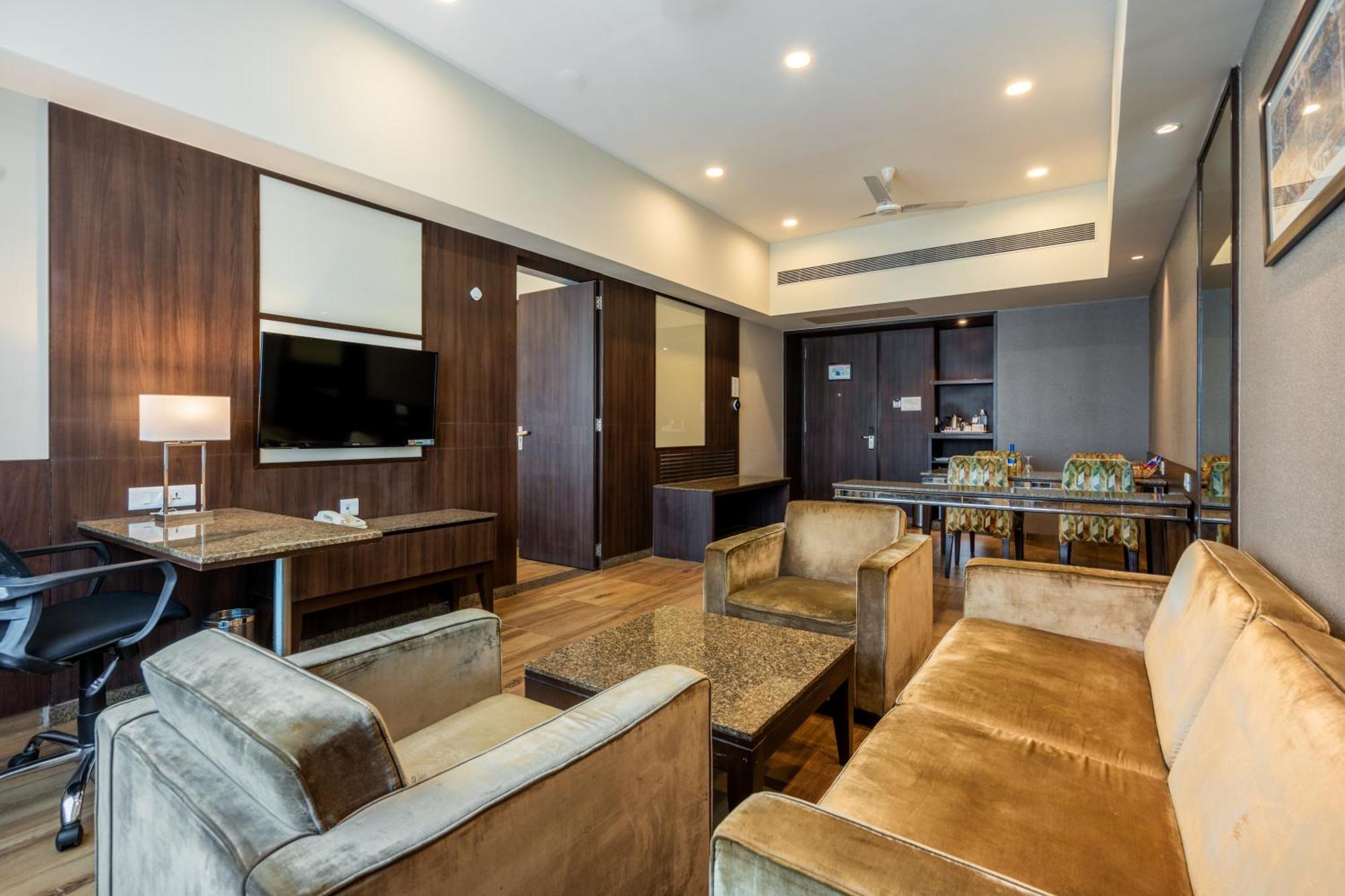Gcc Hotel And Club Mira-Bhayandar Extérieur photo