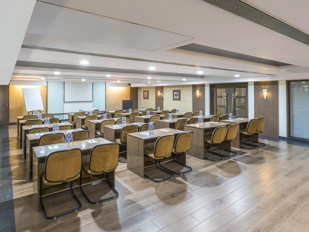 Gcc Hotel And Club Mira-Bhayandar Extérieur photo