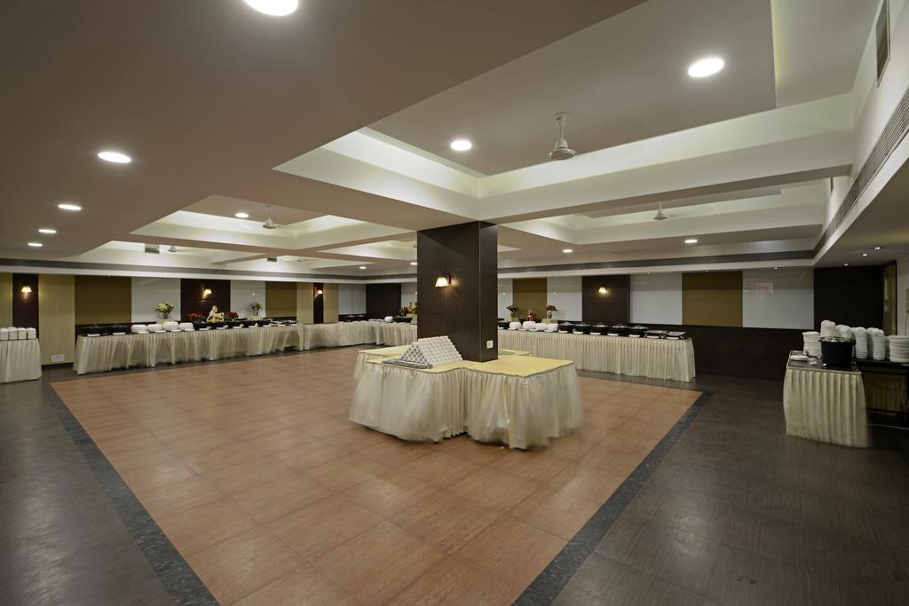 Gcc Hotel And Club Mira-Bhayandar Extérieur photo